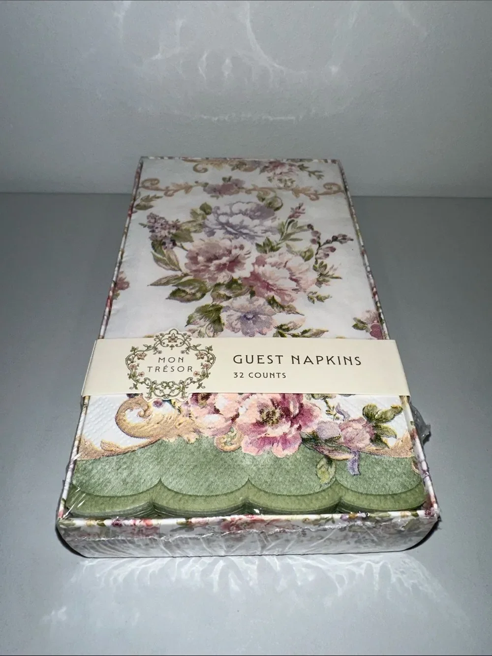 MON TRESOR WHITE PINK GREEN PURPLE floral scalloped 32 Guest Napkins in a Box